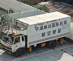 公司售服對機(jī)場中央廚房系統(tǒng)冷卻用冷水機(jī)進(jìn)行回訪，發(fā)現(xiàn)風(fēng)險(xiǎn)，解決問題